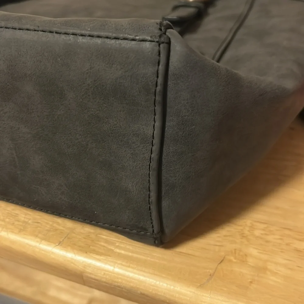 B.O.C. | Large Marbled Gray Suede Tote - Picture 5 of 11